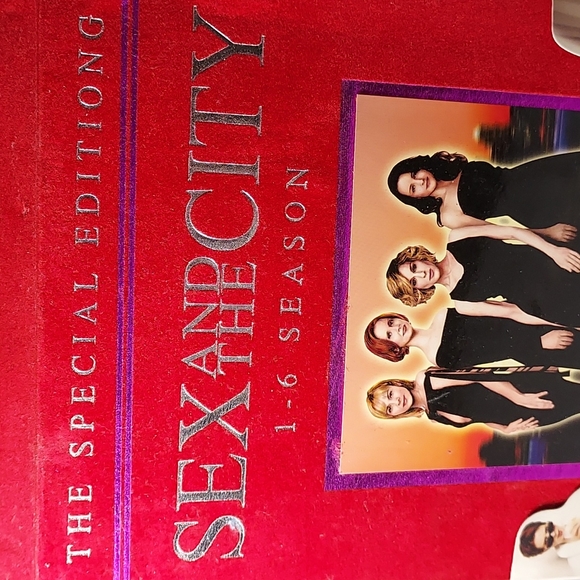 Sex and the City Seasons 1 - 6 In Red Velvet-like Case Special Edition DVDs - Picture 2 of 15